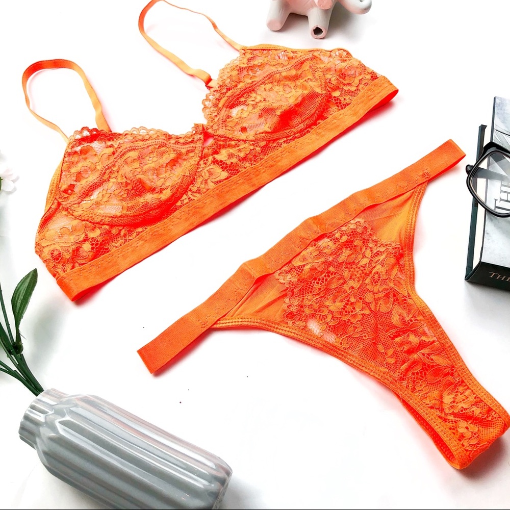 Lingerie - Picture 2 of 4